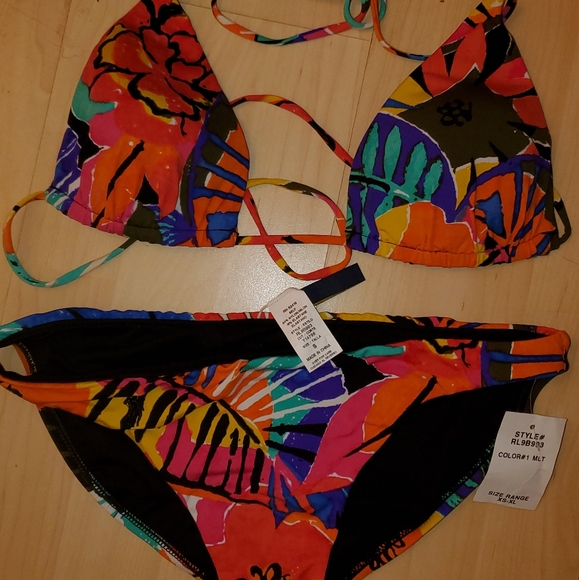 Bikini - Picture 1 of 2